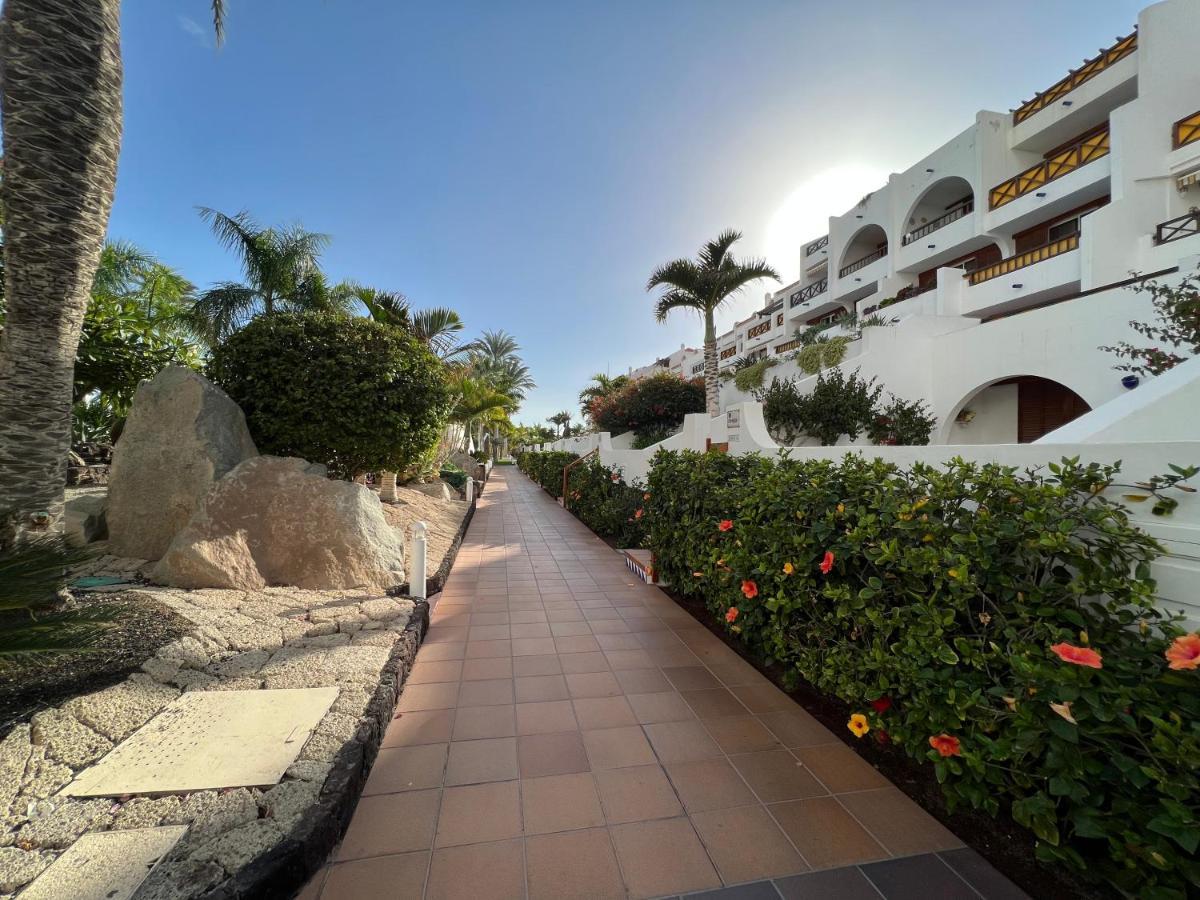 Villas And Apartments In A Popular Complex Playa de las Americas  Exterior photo